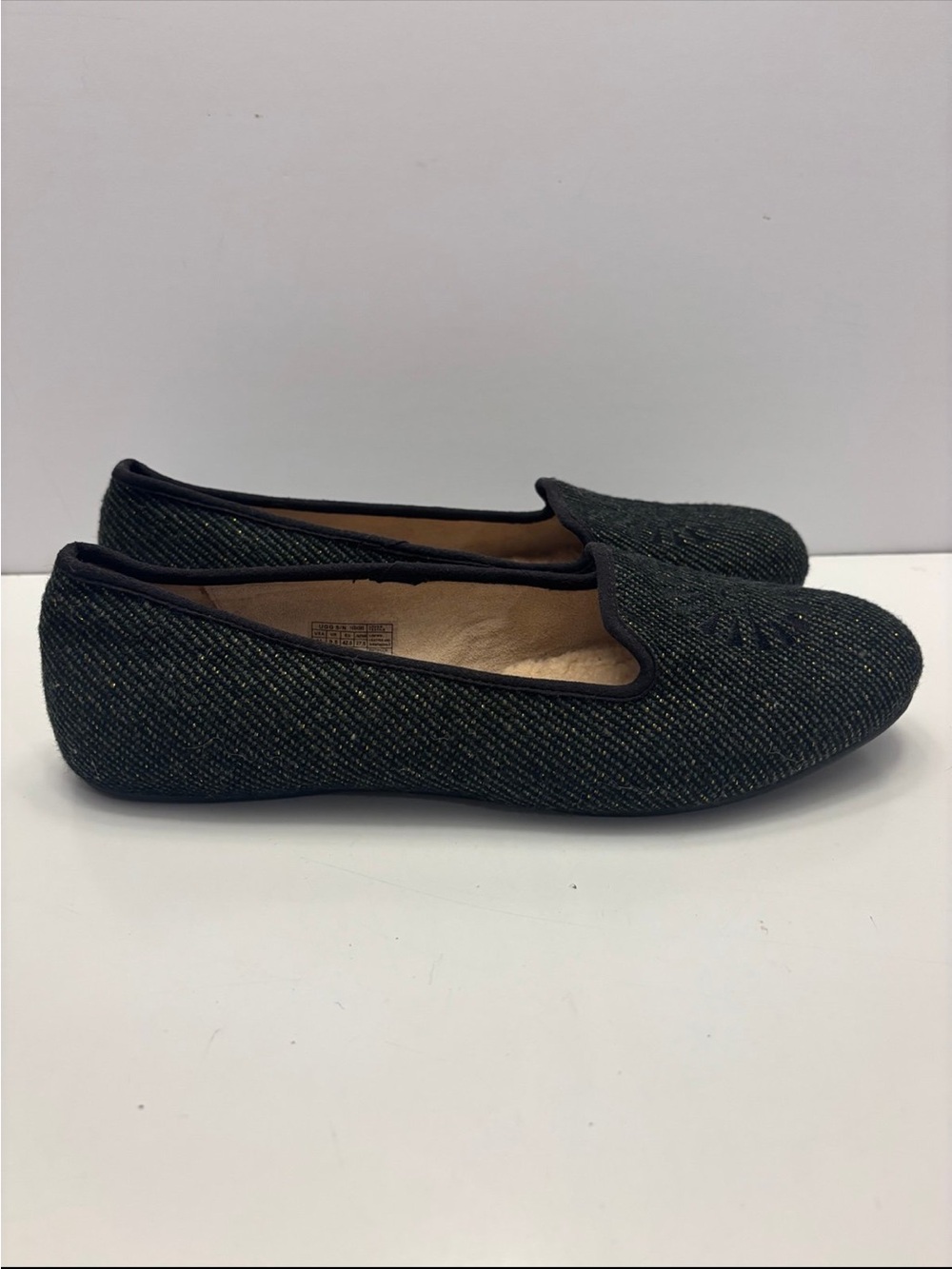 UGG flats with delicate star-like stitched pattern size 11
